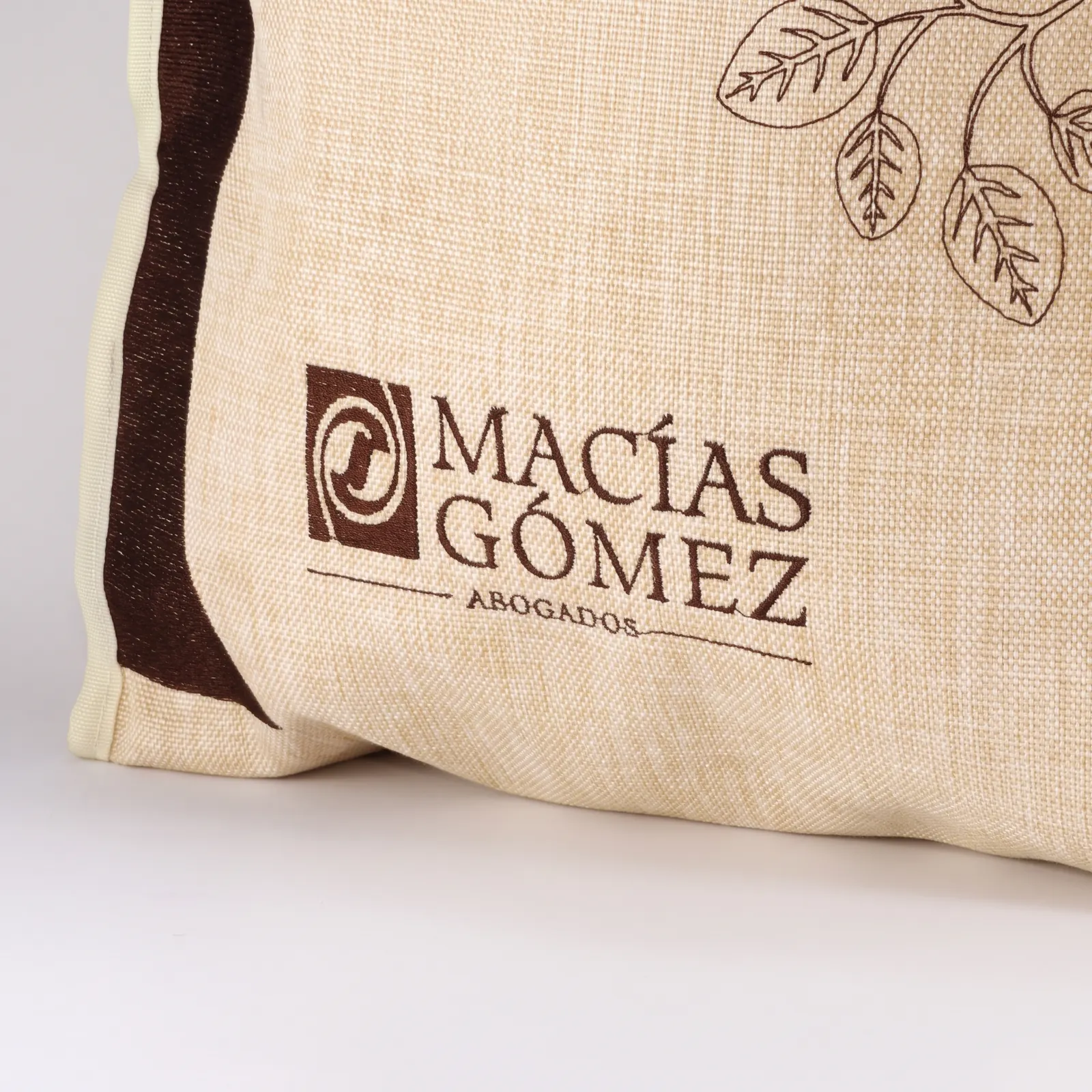 Macías Gómez, detalle bordado